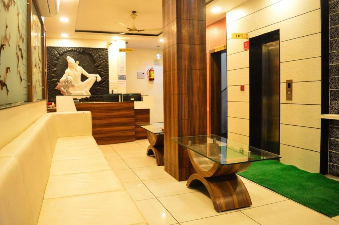 אויאיין Hotel Satyug מראה חיצוני תמונה