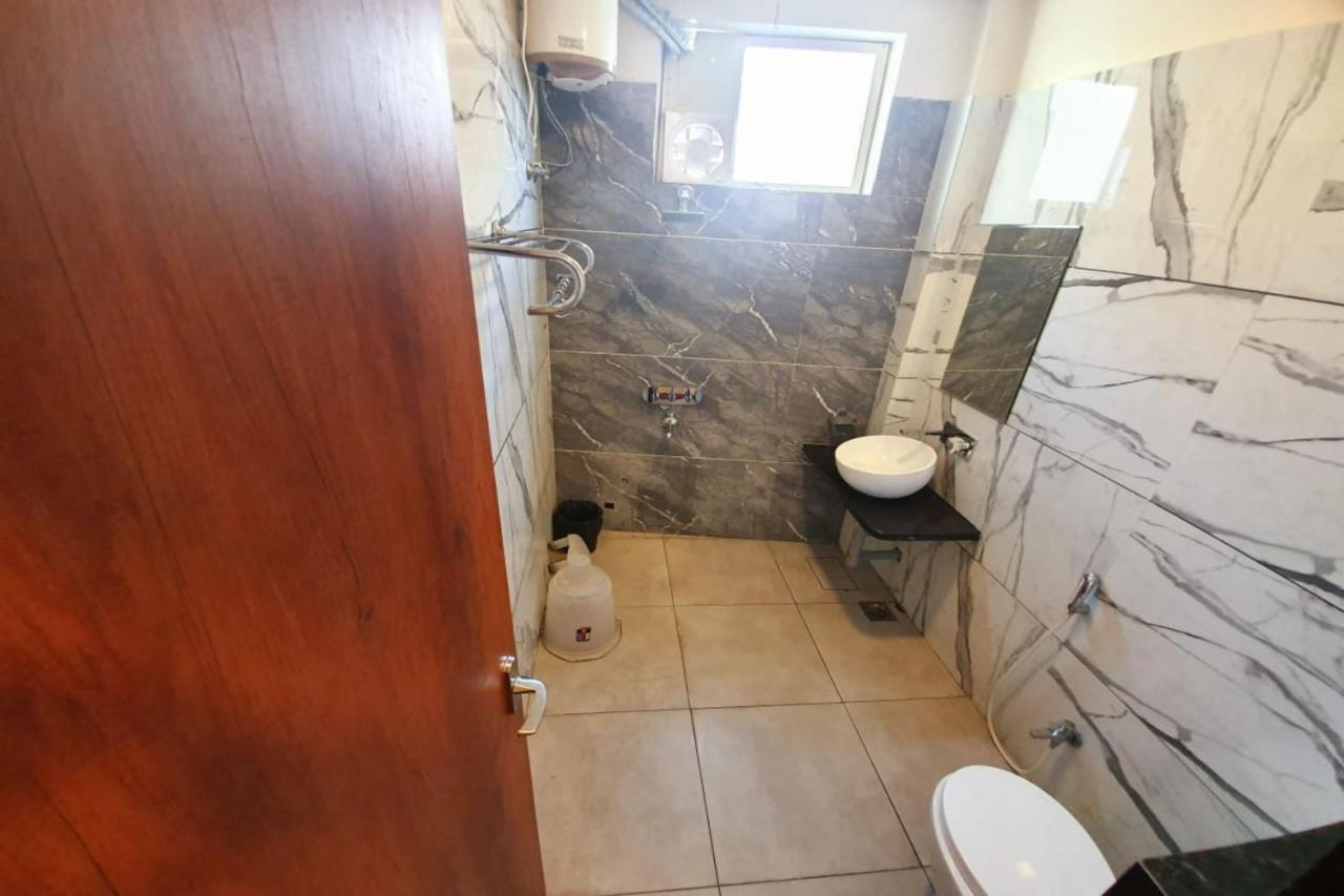 אויאיין Hotel Satyug מראה חיצוני תמונה