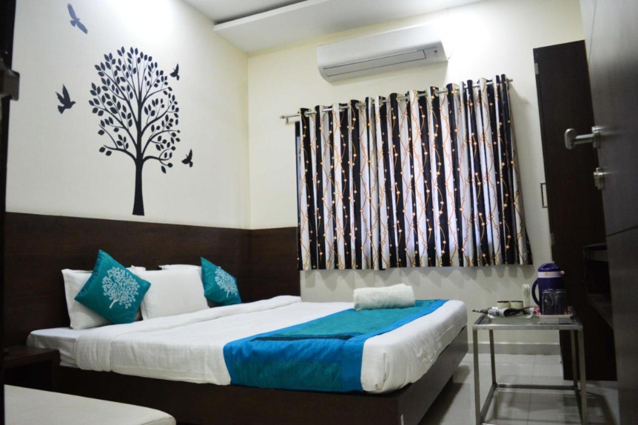 אויאיין Hotel Satyug מראה חיצוני תמונה