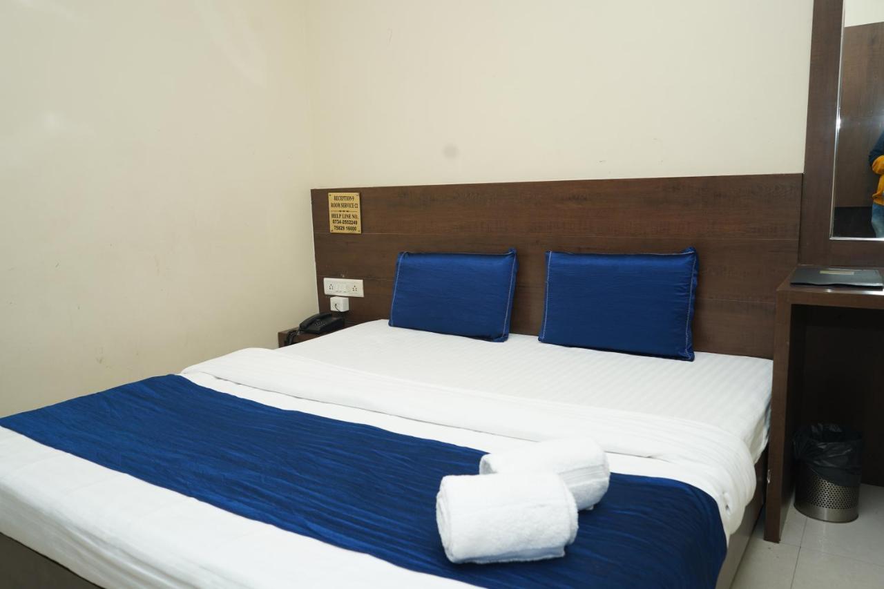 אויאיין Hotel Satyug מראה חיצוני תמונה