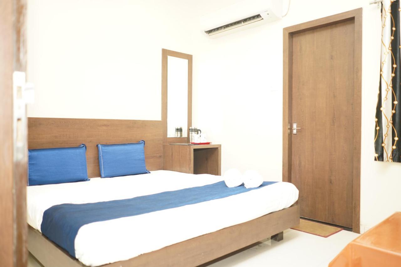 אויאיין Hotel Satyug מראה חיצוני תמונה