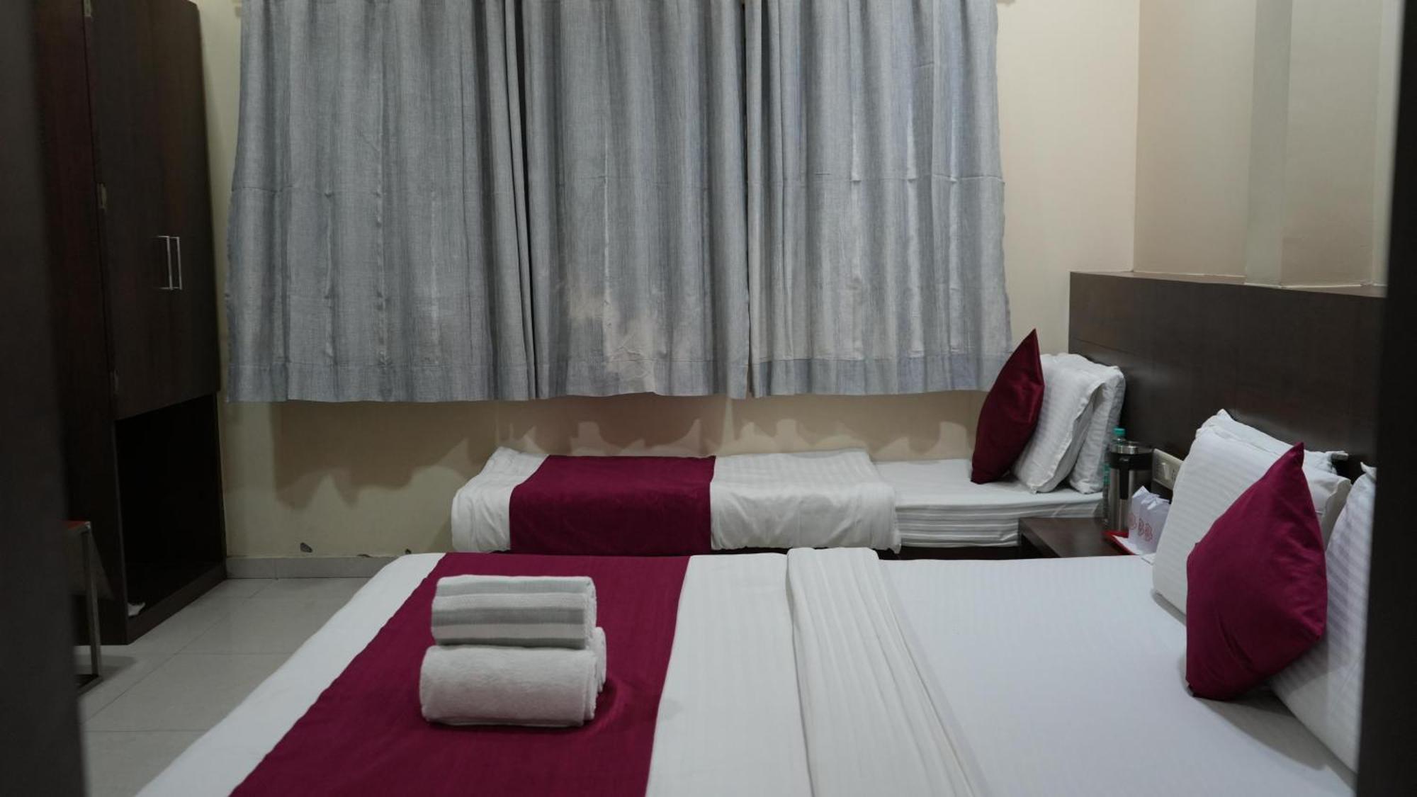 אויאיין Hotel Satyug מראה חיצוני תמונה