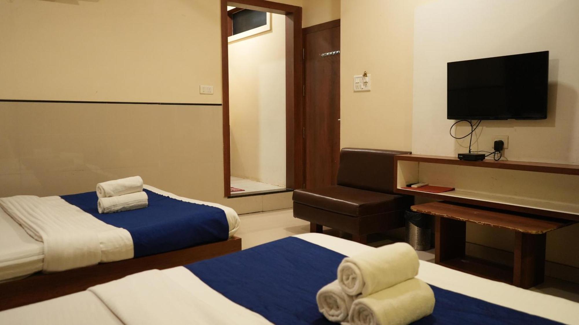 אויאיין Hotel Satyug מראה חיצוני תמונה