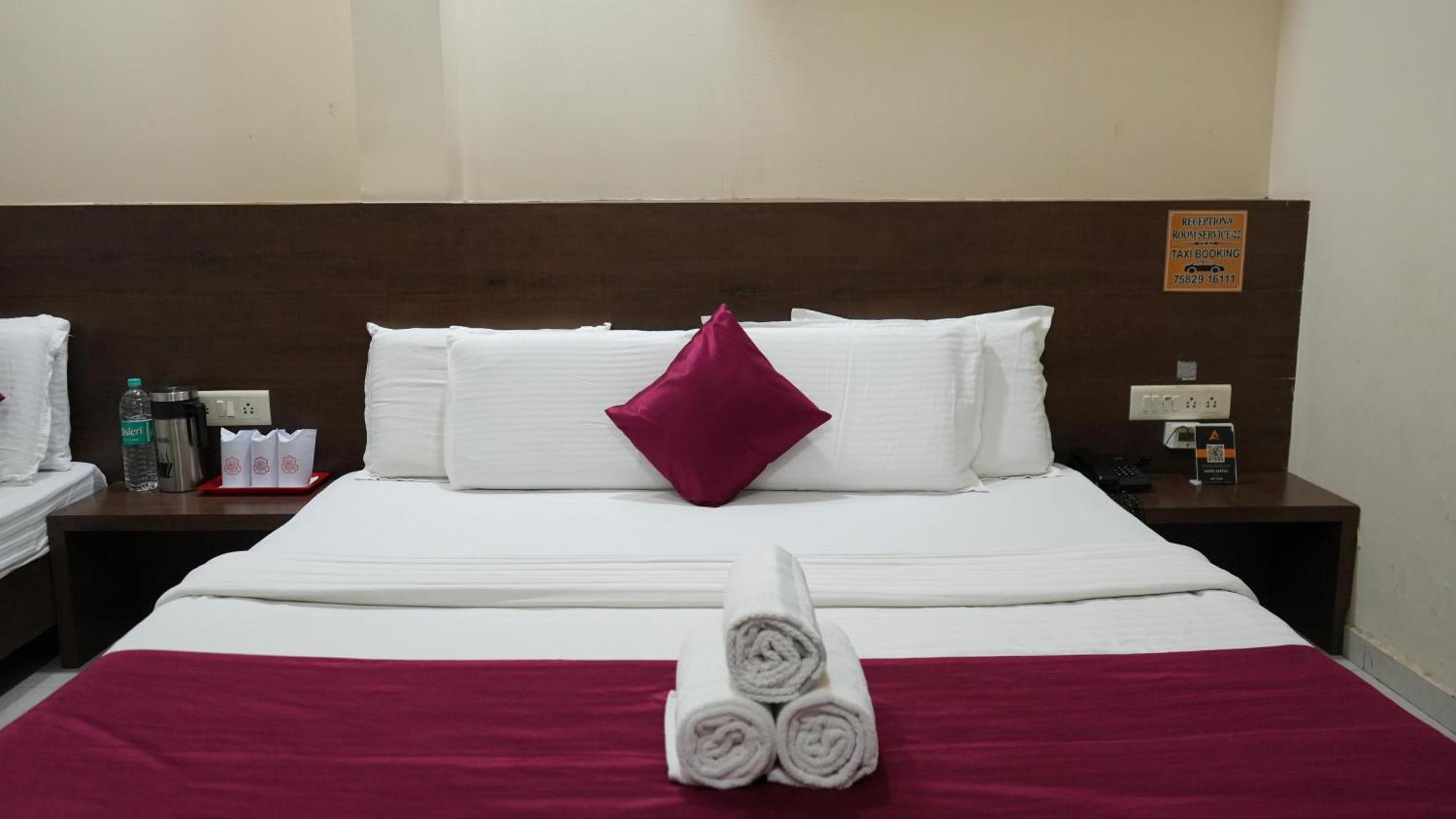 אויאיין Hotel Satyug מראה חיצוני תמונה